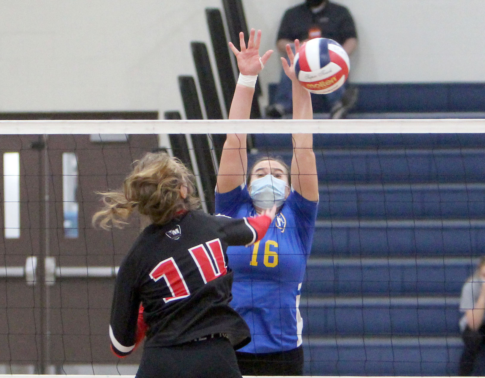 McDonell volleyball vs Prentice at Division 4 state semifinals 11-7-20